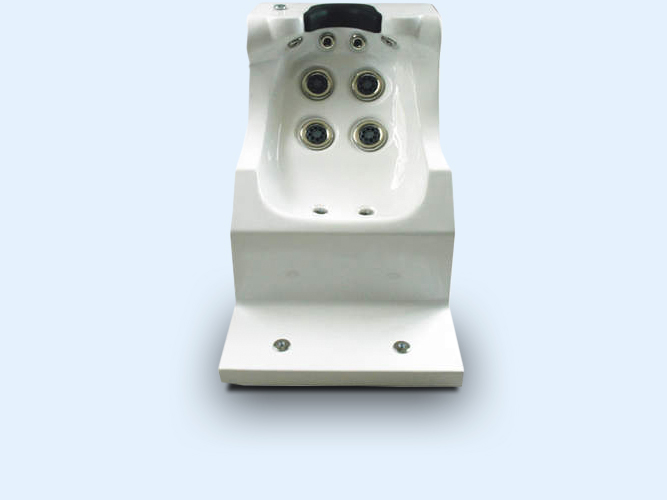 Kursi pijat air di kolam renang